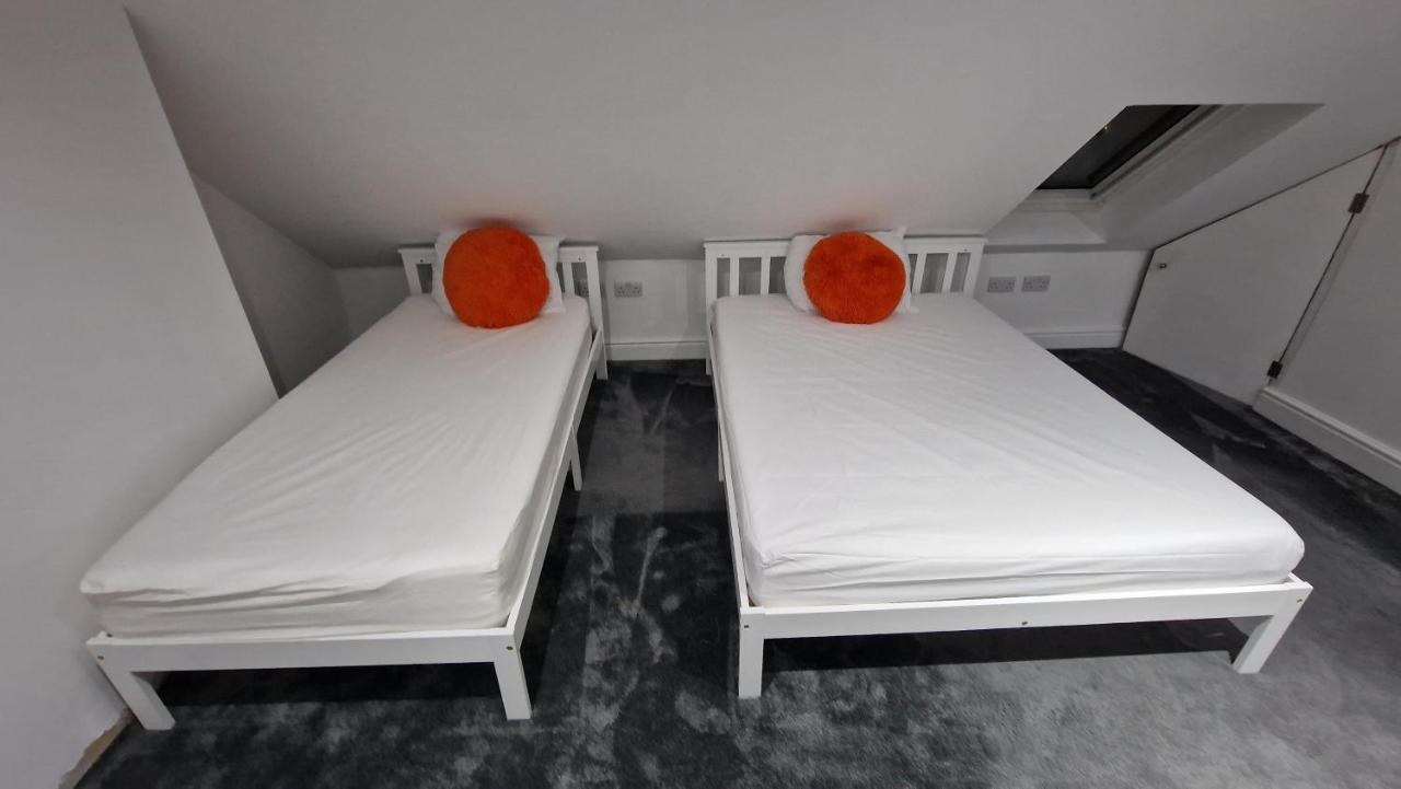 Comfort Sleep - Rooms With Shared Facilities Windsor Eksteriør bilde