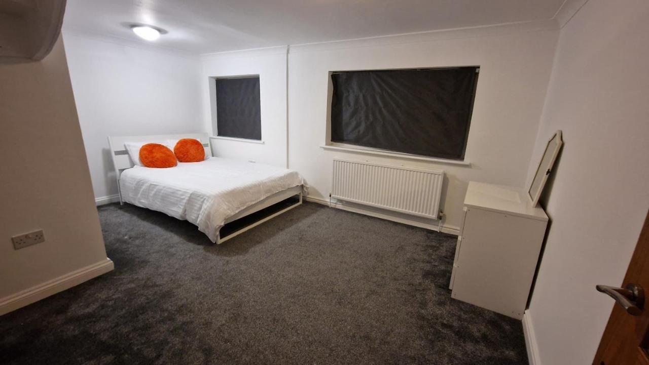 Comfort Sleep - Rooms With Shared Facilities Windsor Eksteriør bilde