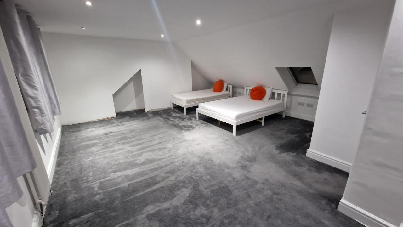 Comfort Sleep - Rooms With Shared Facilities Windsor Eksteriør bilde