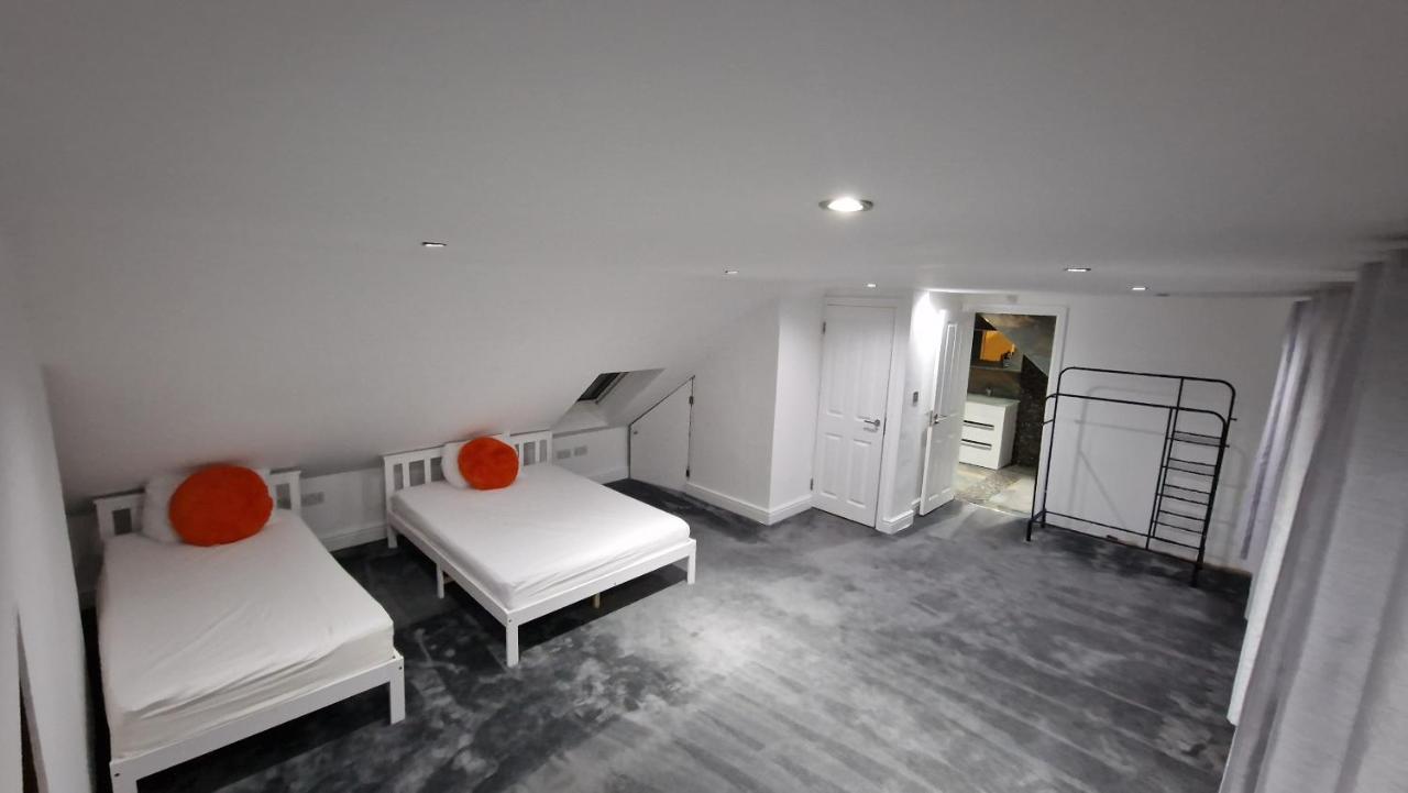 Comfort Sleep - Rooms With Shared Facilities Windsor Eksteriør bilde