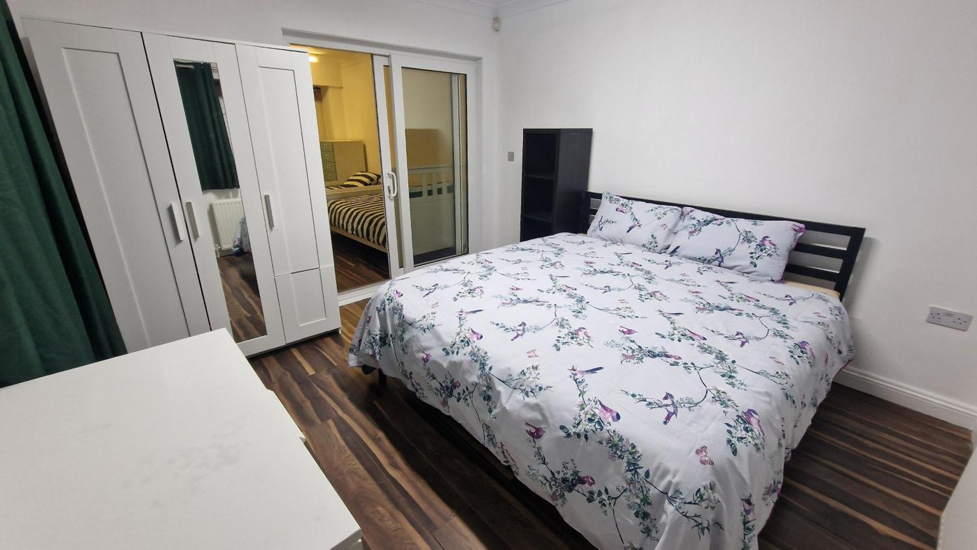 Comfort Sleep - Rooms With Shared Facilities Windsor Eksteriør bilde